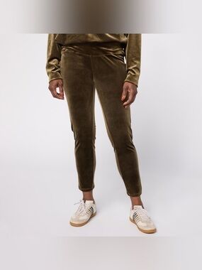 Wynne Layers:  Velour Luxe Stretch Leggings - OLIVE